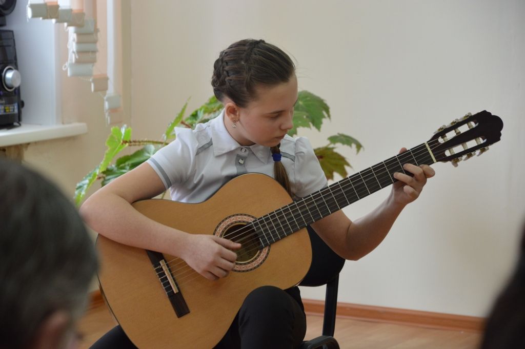 Богучанская детская школа искусств. Мероприятия о гитаре. Название мероприятия с гитарой. Конкурс Юный виртуоз.